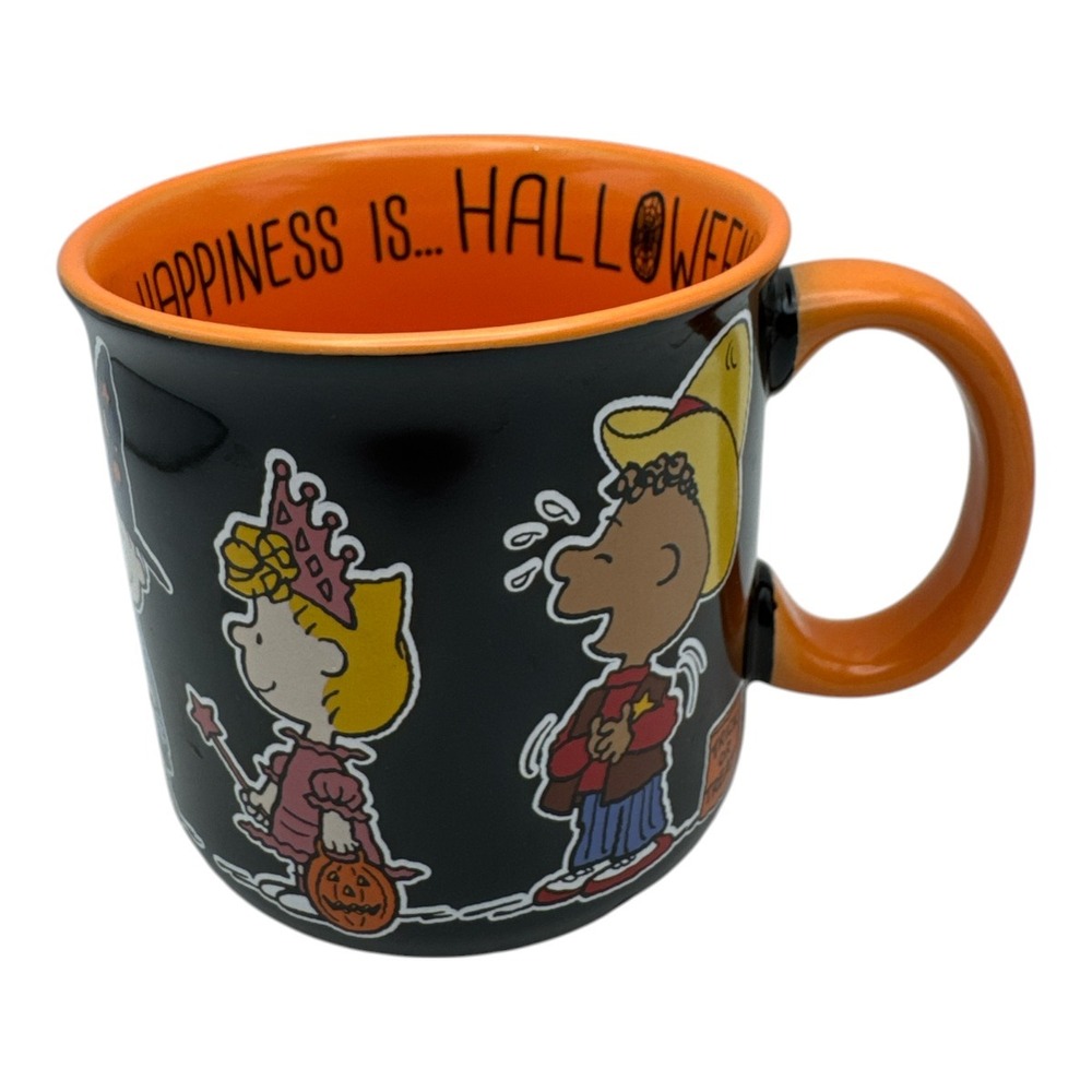 Peanuts Snoopy Charlie Brown Happiness is Halloween Trick or Treat Black Mug NWT